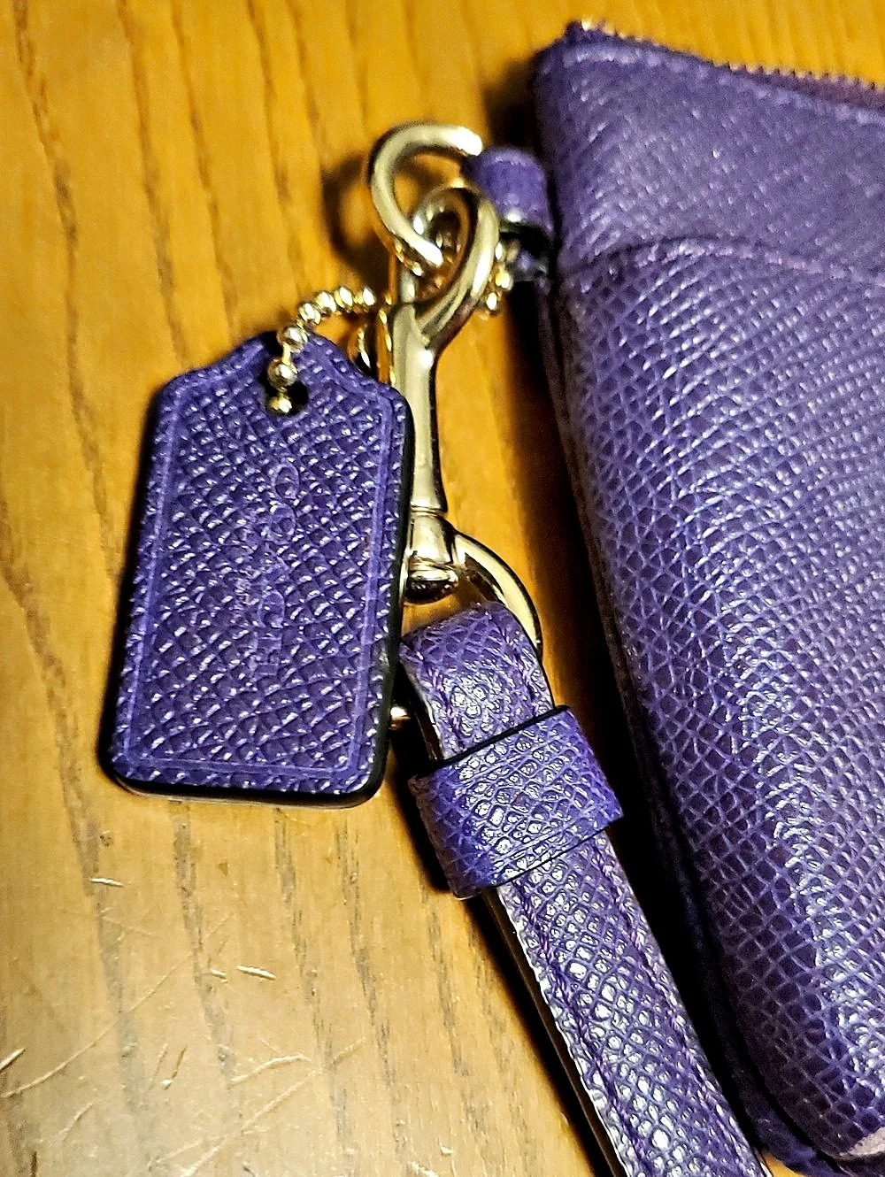 Coach Corner Zip Wristlet in Crossgrain Leather Purple GUC - Picture 3 of 5